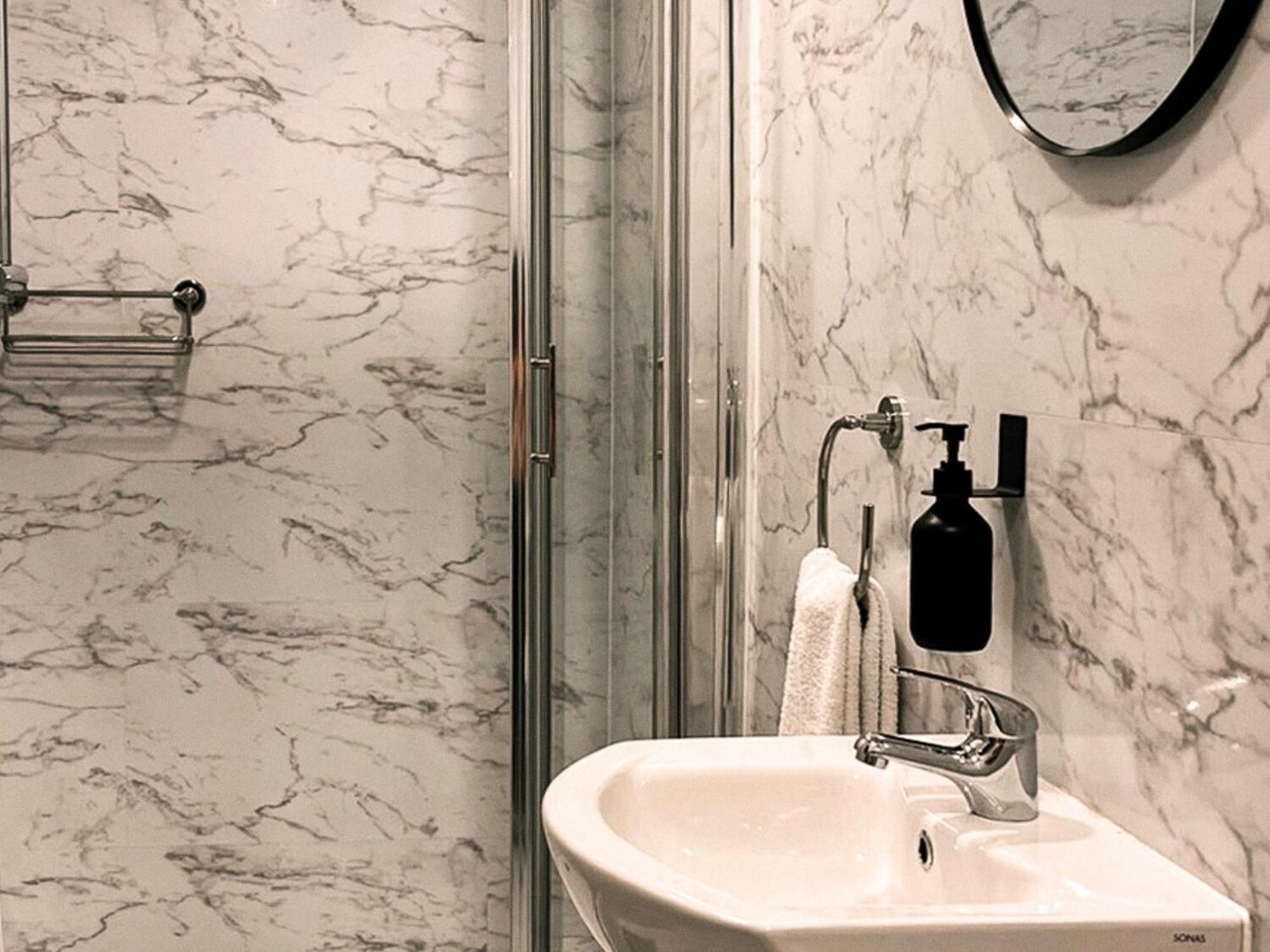 Double or Twin Room Private Bathroom